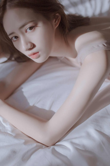 在浴室里含着奶头吸的小说
